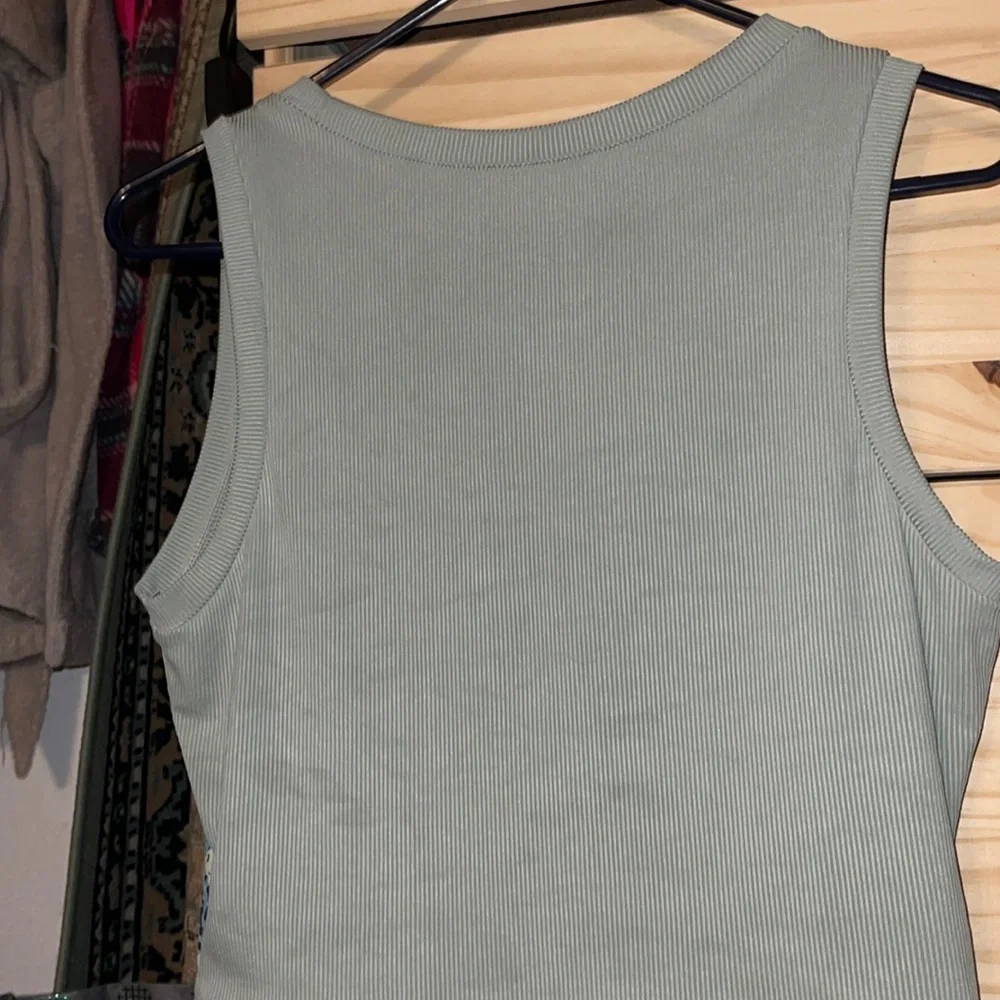 Graphic Ribbed Tank Top - Picture 2 of 2
